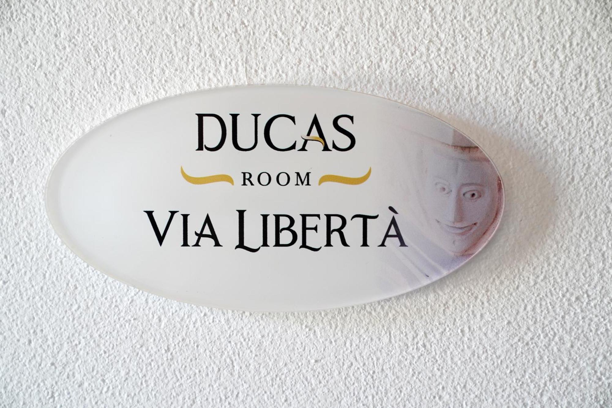 Ducas Rooms And Suite 라스카리 외부 사진